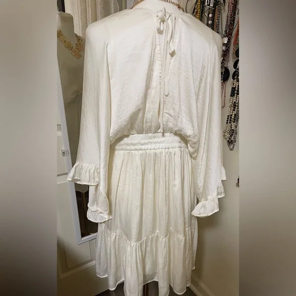 Elegant White Women's Dress - Picture 8 of 9